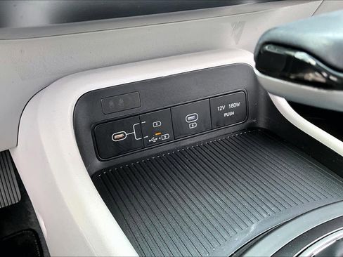 Used 2025 Hyundai Kona SEL image 32