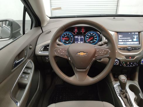 Used 2018 Chevrolet Cruze LT w/ Convenience Package FWD image 22