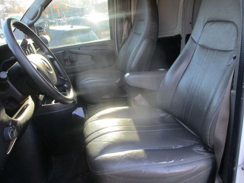 Used 2015 Chevrolet Express 2500 Extended image 5