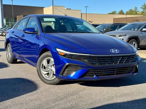 Certified 2026 Hyundai Elantra SE FWD image 1