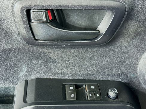 Used 2020 Toyota Tacoma SR image 21