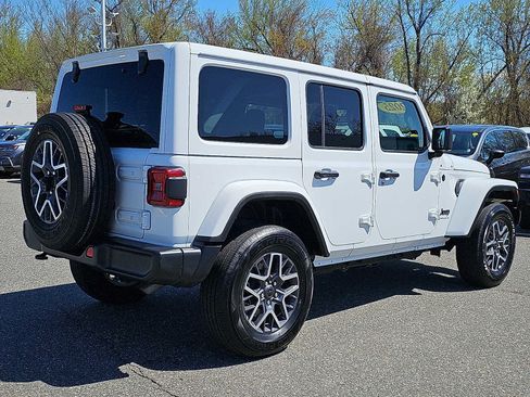 Used 2025 Jeep Wrangler Unlimited Sahara AWD/4WD image 6