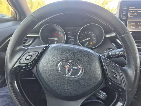Used 2019 Toyota C-HR XLE FWD image 25