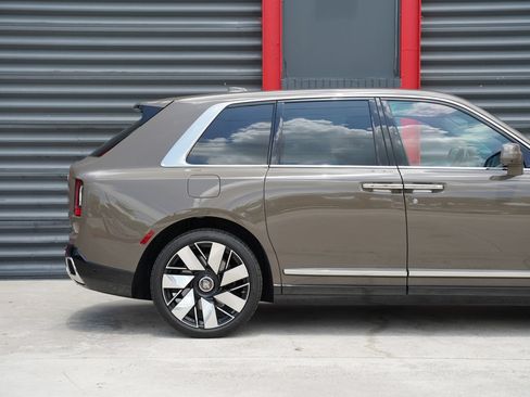 Used 2025 Rolls-Royce Cullinan AWD/4WD image 15