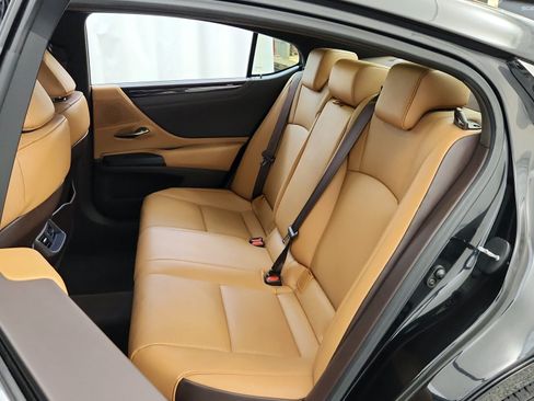 Used 2020 Lexus ES 300h w/ Premium Package FWD image 25