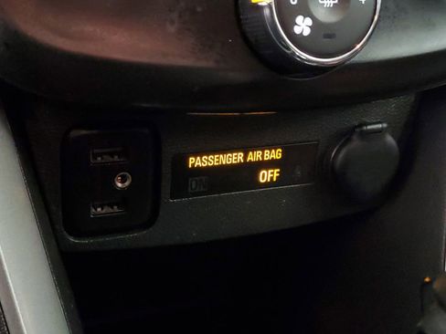 Used 2020 Chevrolet Trax LT w/ LT Convenience Package image 23