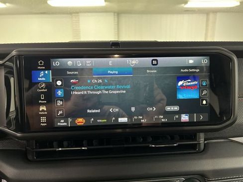 Used 2025 Jeep Gladiator Rubicon AWD/4WD image 13