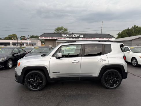 Used 2017 Jeep Renegade Altitude FWD image 5