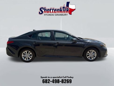 Used 2025 Toyota Camry LE FWD image 5