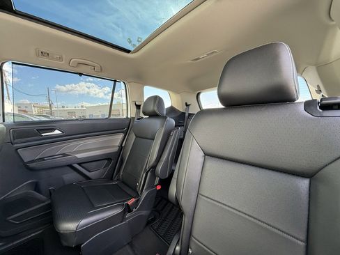 Used 2023 Volkswagen Atlas SEL R-Line image 8
