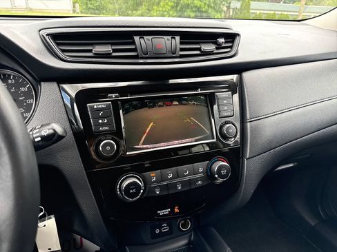 Used 2020 Nissan Rogue S w/ Special Edition Package AWD/4WD image 11