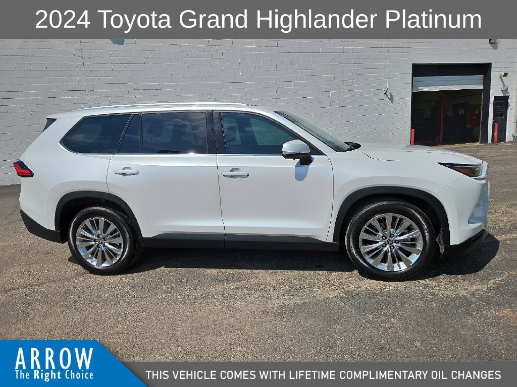 Used 2024 Toyota Grand Highlander AWD image 14