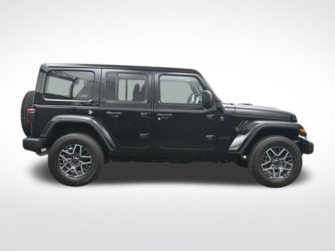 Used 2025 Jeep Wrangler Unlimited Sahara AWD/4WD image 4