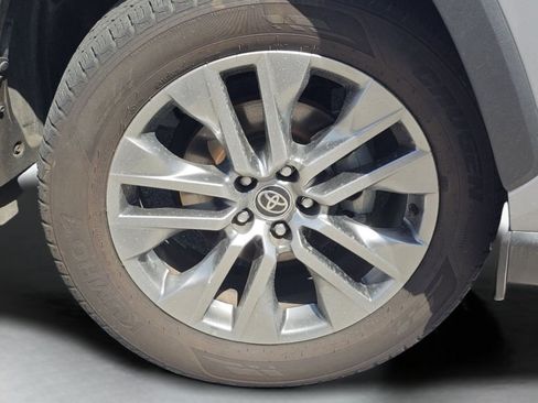 Used 2022 Toyota RAV4 XLE Premium AWD/4WD image 18