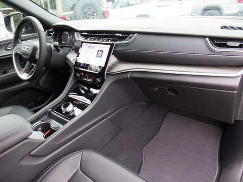 New 2025 Jeep Grand Cherokee L Limited w/ Black Appearance Package image 11