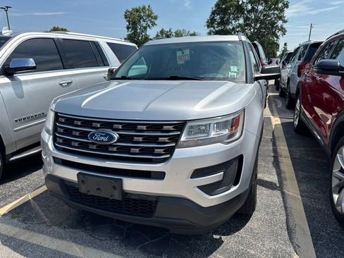 Used 2017 Ford Explorer FWD image 2