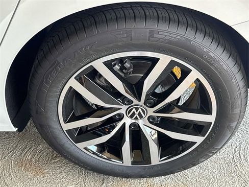 New 2025 Volkswagen Jetta SE image 30