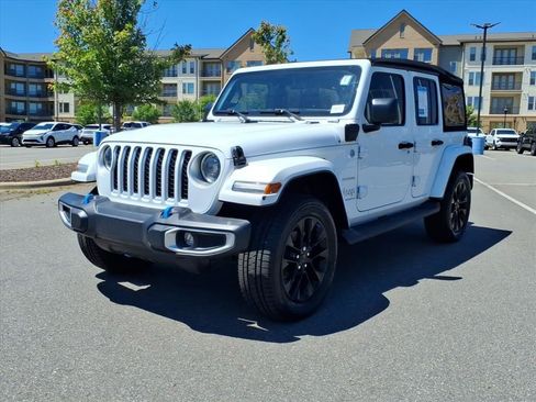 Used 2023 Jeep Wrangler Unlimited Sahara w/ Cold Weather Group AWD/4WD image 35