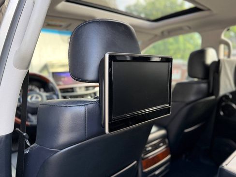 Used 2017 Lexus LX 570 4WD w/ Luxury Package image 81
