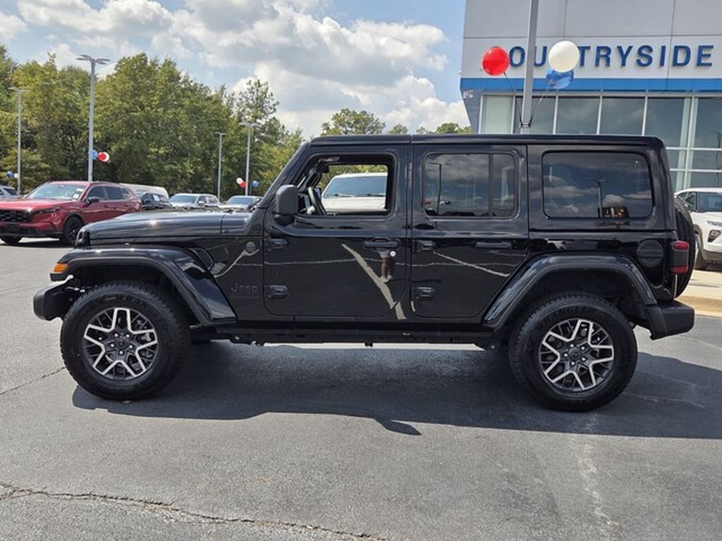 Used 2026 Jeep Wrangler Unlimited Sahara AWD/4WD image 2
