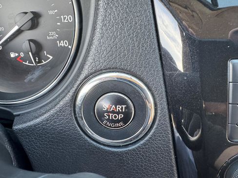 Used 2018 Nissan Rogue SV FWD image 36