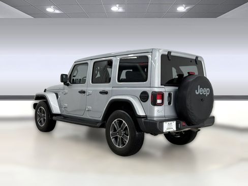 Used 2023 Jeep Wrangler Unlimited Sahara w/ Cold Weather Group AWD/4WD image 3