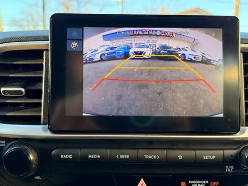 Used 2024 Hyundai Venue SEL image 23