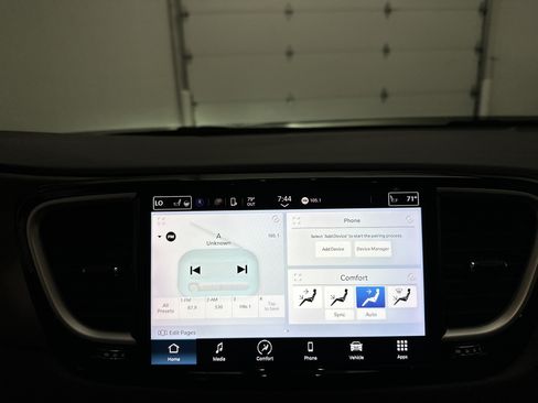 Used 2023 Chrysler Pacifica Touring-L FWD image 30
