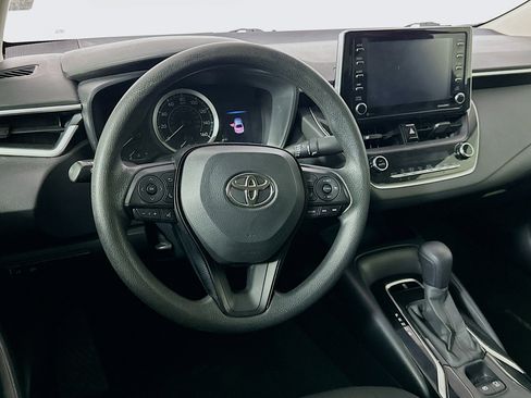 Used 2021 Toyota Corolla LE image 18