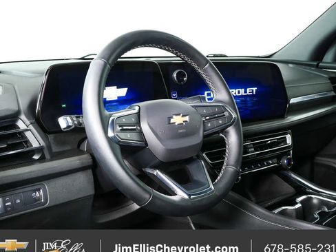 Certified 2025 Chevrolet Traverse LT FWD image 4