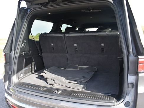 Used 2022 Jeep Wagoneer Series III AWD/4WD image 23