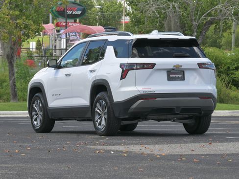 Used 2025 Chevrolet Equinox LT w/ Convenience Package II FWD image 3