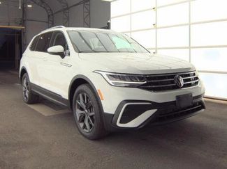 Used 2022 Volkswagen Tiguan SE w/ Panoramic Sunroof Package video 1