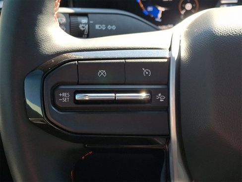 Used 2024 Chevrolet Colorado Z71 w/ Z71 Convenience Package 2 image 22