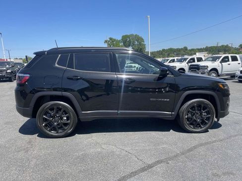 New 2026 Jeep Compass Latitude image 9
