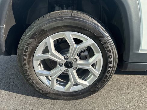 Certified 2025 Jeep Compass Latitude image 10