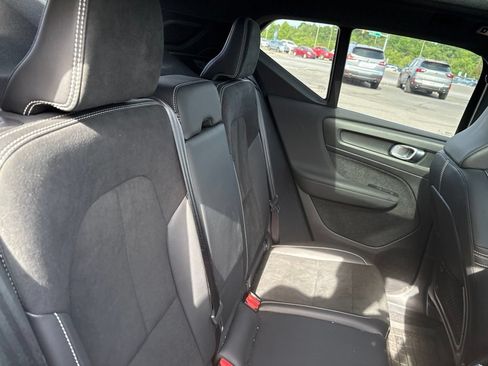 Used 2022 Volvo XC40 T5 R-Design w/ Advanced Package AWD/4WD image 36