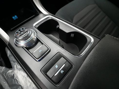 Used 2020 Ford Fusion SE image 16