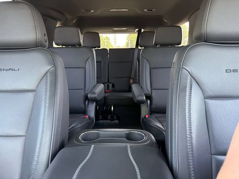 Used 2025 GMC Yukon Denali AWD/4WD image 40