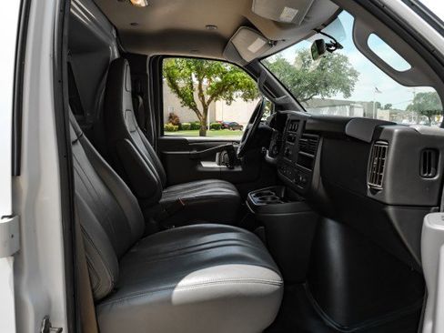 Used 2022 Chevrolet Express 2500 w/ Driver Convenience Package RWD image 29