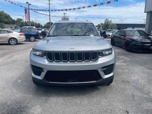 Used 2023 Jeep Grand Cherokee Laredo w/ Luxury Tech Group I AWD/4WD image 3