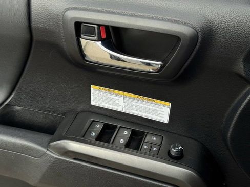 Used 2020 Toyota Tacoma TRD Off-Road AWD/4WD image 25