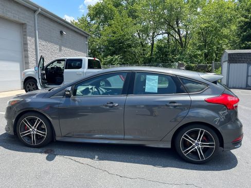 Certified 2017 Ford Focus ST FWD image 7