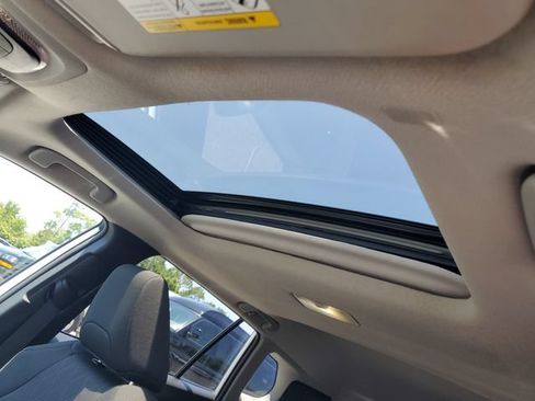 Used 2022 Toyota Corolla Cross LE w/ Moonroof Package FWD image 10