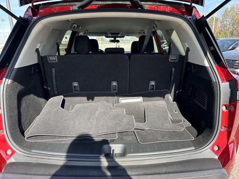 Used 2023 Nissan Pathfinder SV image 8