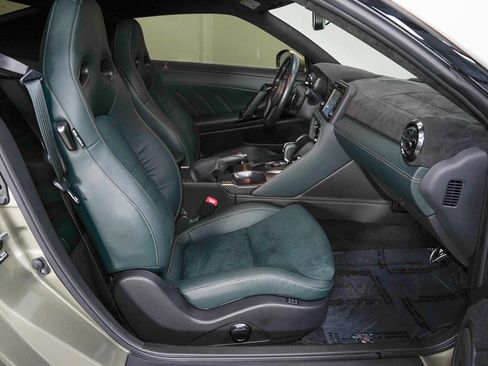 Used 2021 Nissan GT-R Premium AWD/4WD image 17