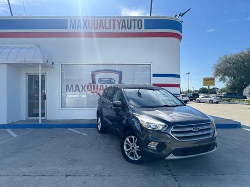 Used 2019 Ford Escape SE FWD image 15