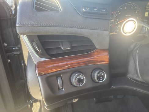 Used 2015 Cadillac Escalade ESV Premium image 16