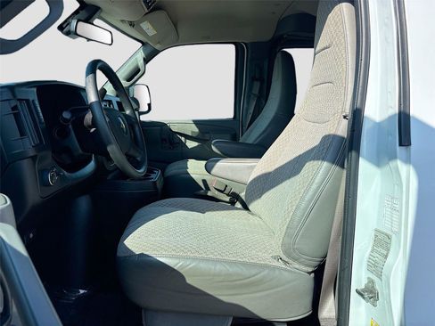 Used 2020 Chevrolet Express 3500 LT w/ LT Preferred Equipment Group RWD image 18