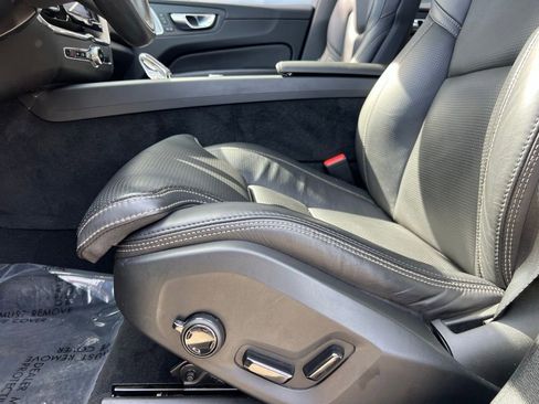 Used 2022 Volvo XC60 T8 Inscription w/ Advanced Package image 32